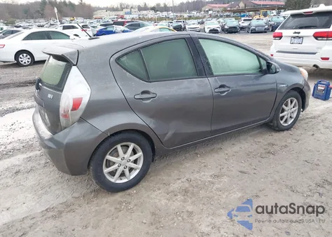 2013 Toyota Prius C Three from USA, damaged, VIN JTDKDTB3XD1545368